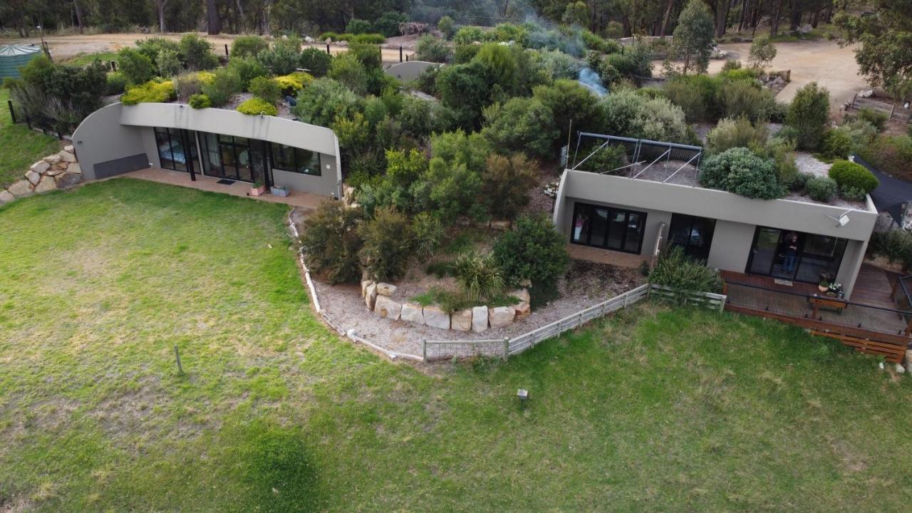 Апартаменты Down To Earth Farm Retreat Sarsfield Экстерьер фото