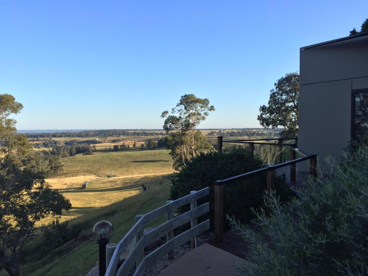 Апартаменты Down To Earth Farm Retreat Sarsfield Экстерьер фото